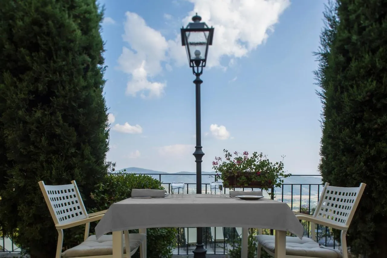 Отель Locanda Agli Amici Кортона