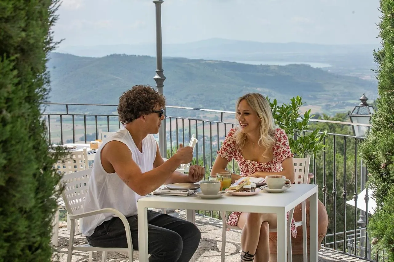 Отель Locanda Agli Amici Кортона